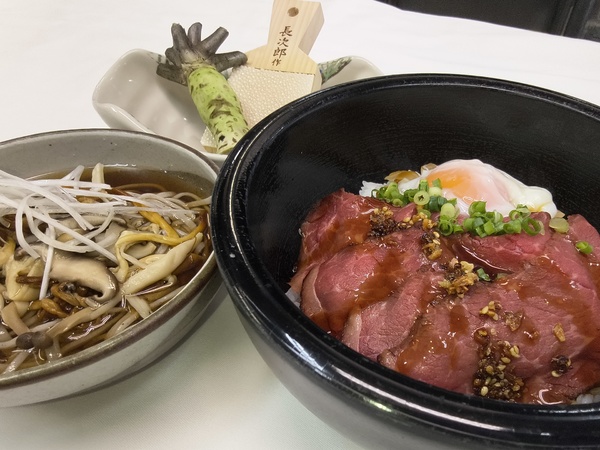天城の生山葵ローストビーフ丼とミニきのこ蕎麦