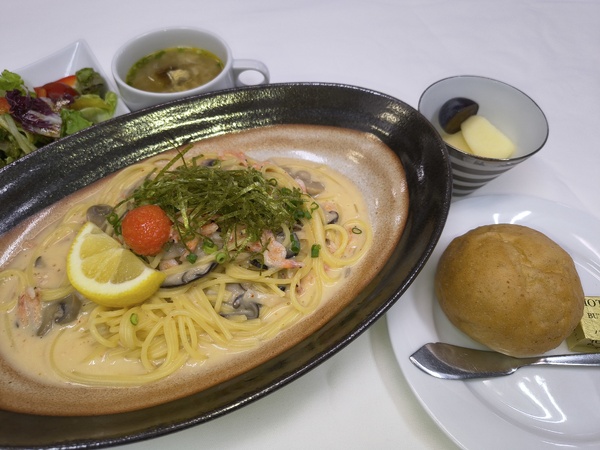 桜海老ときのこの明太クリームパスタ