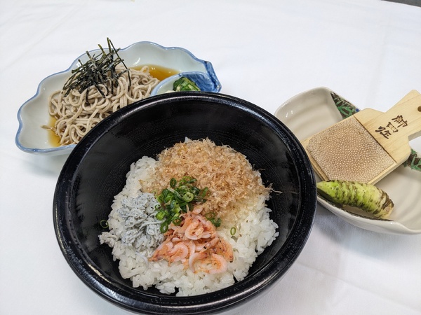 伊豆の山葵丼とミニ蕎麦