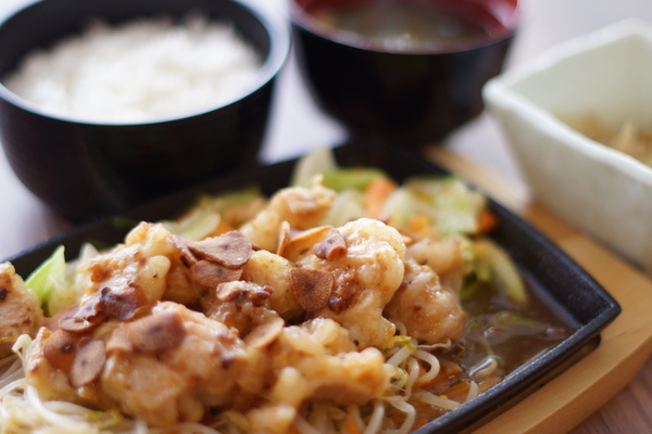 牛ホルモンの鉄板焼き御膳