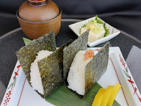 おにぎりセット(梅・シャケ)