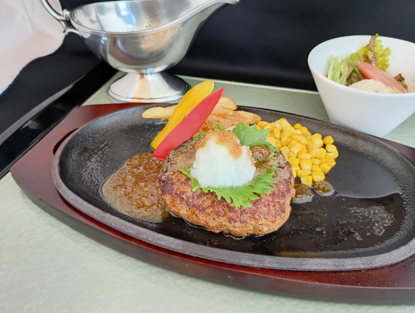 ビーフ１００％ハンバーグ
