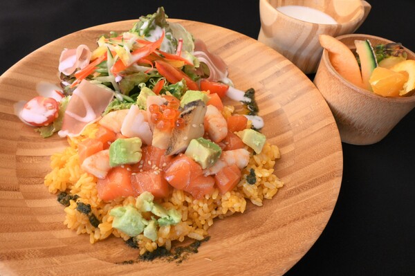 レディースランチ サーモンポキプレート