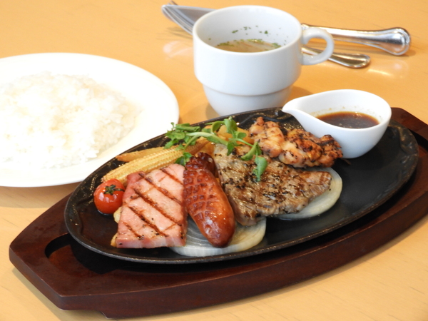 BBQミックスグリル　　　　　　　　　　　　～シャリアピンソース添え～
