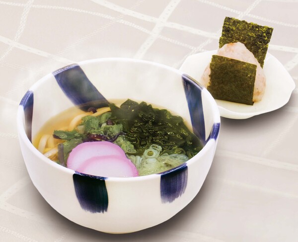 山菜うどんと鮭しらすのおむすびセット