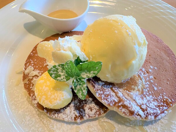 プレーンなパンケーキ　　　　　　　　　～バニラアイスを添えて～
