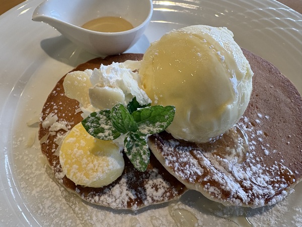 プレーンなパンケーキ　　　　　　　　　～バニラアイスを添えて～