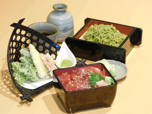 三崎港直送 てんぷら茶蕎麦とミニ鮪重
