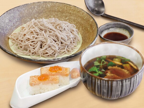 鴨せいろと炙りサーモンの押し寿司