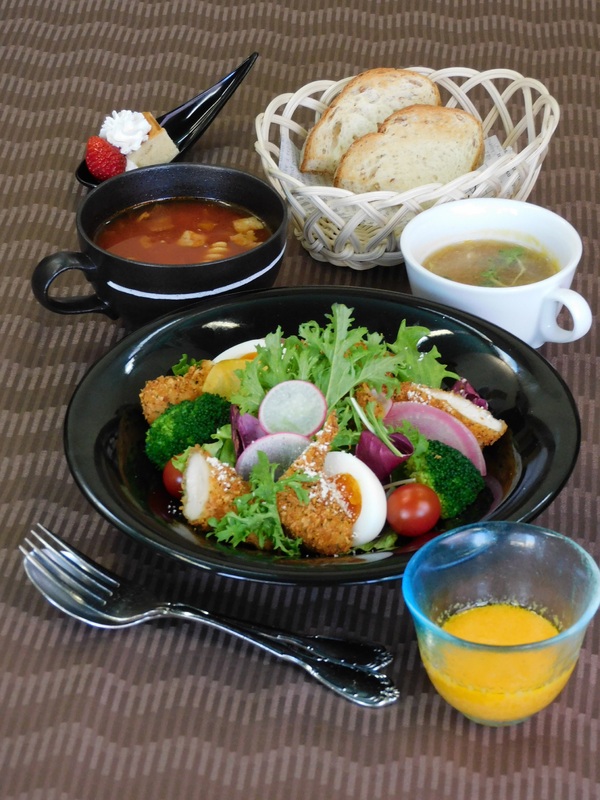 香草チキンと季節野菜のガーデンサラダランチ