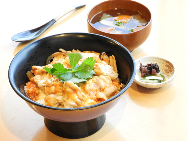 菜・彩・鶏と龍の卵の親子丼 ~具沢山のキノコ汁添え~