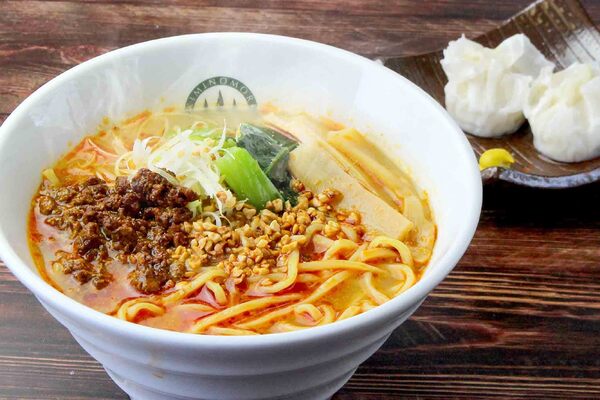 八街落花生の担々麺