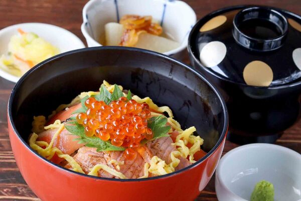 2種の味わいサーモン丼