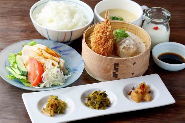 冷やし蒸し鶏の四川風中華膳