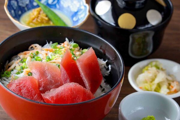 鮪しらす丼