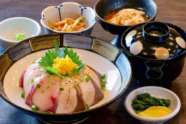 寒ブリ丼(酢飯)