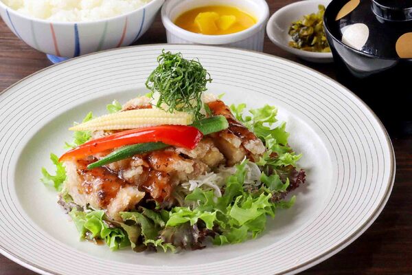 梅しそおろしと夏野菜の鶏竜田揚げ