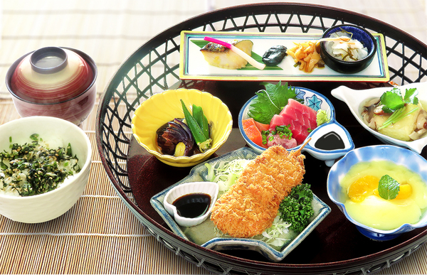 「大多喜城」花かご御膳