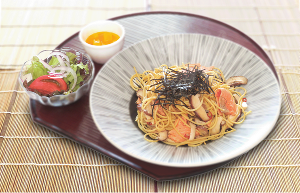 茸とサーモンの和風パスタ