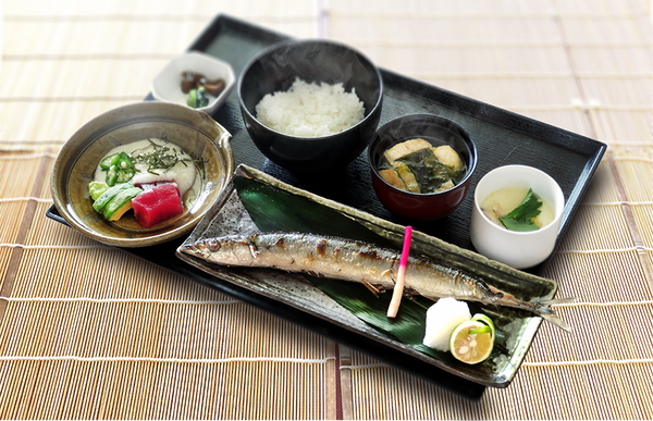 秋刀魚の塩焼き膳