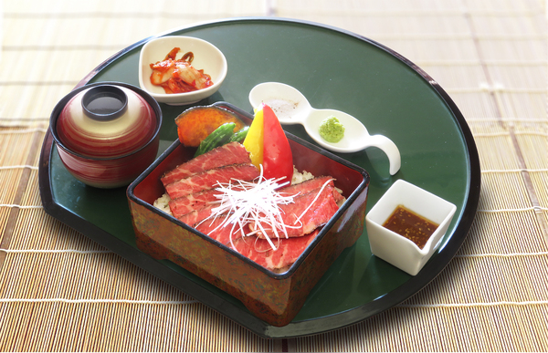 アンガス牛のステーキ重