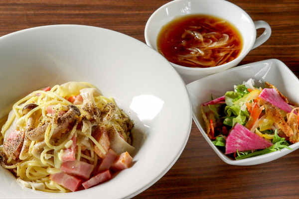 ベーコンときのこのクリームパスタ