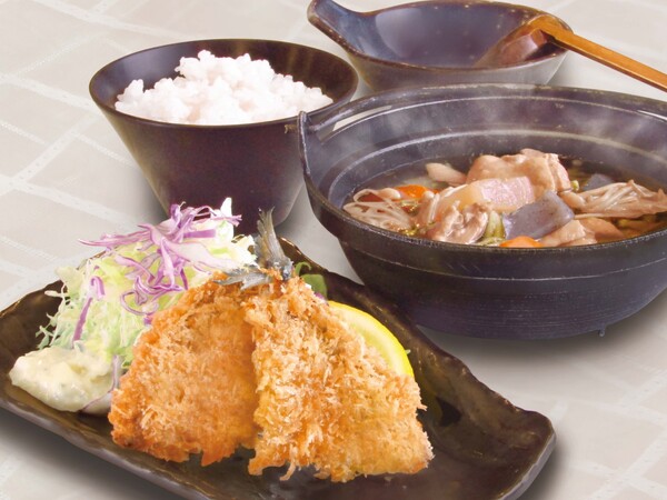 鶏きのこ汁とアジフライ膳