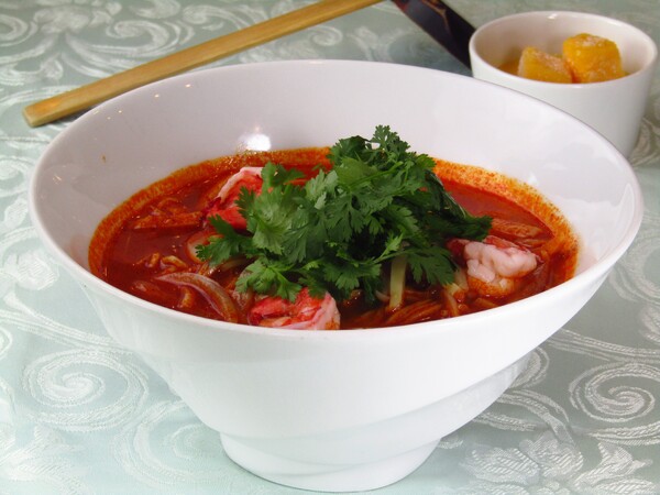 冷製トムヤムクンラーメンとマンゴープリン