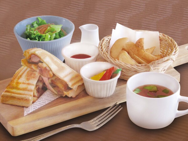 タンドリーチキンとチーズのホットサンド