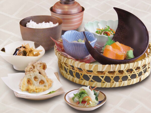 彩り五種おばんざいのかごもり膳