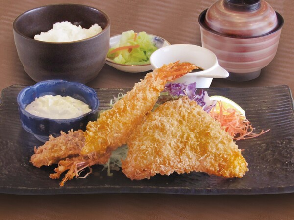 有頭大海老フライとアジフライ膳
