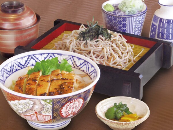 つくば鶏の炙り親子丼とミニせいろ蕎麦