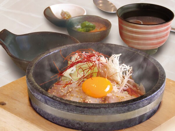 カンパチの和風石焼べっこう丼