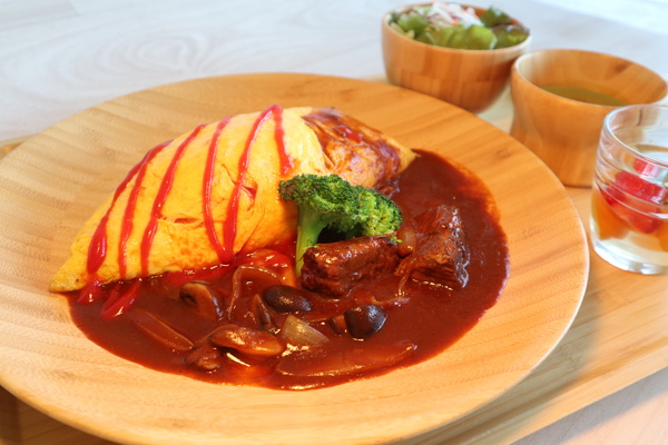 オムライス　～ビーフシチュー添え～