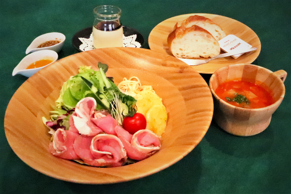~東急レディスおすすめメニュー~彩りローストビーフのサラダ仕立て