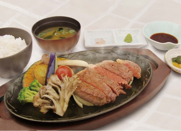 国産牛の鉄板ステーキ膳