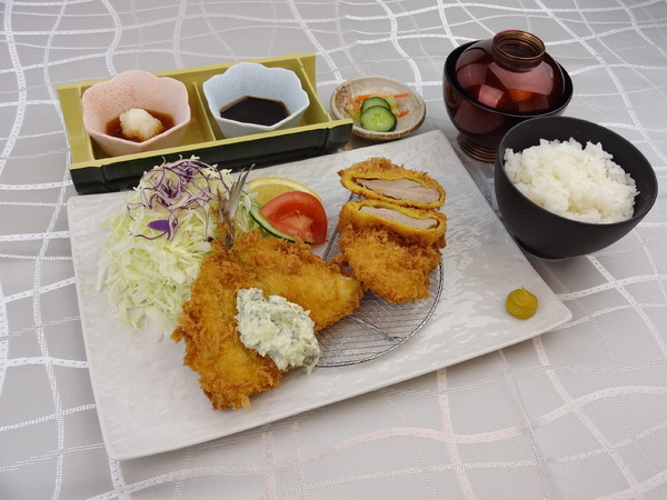 アジフライと大判ヒレカツ定食