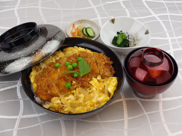 ローズポークの特製カツ丼